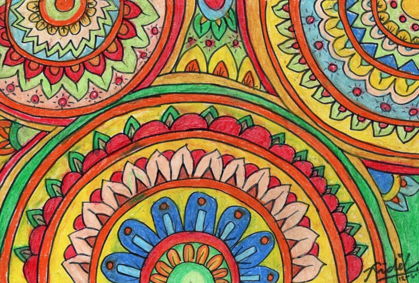 piring bermotif bunga bunga